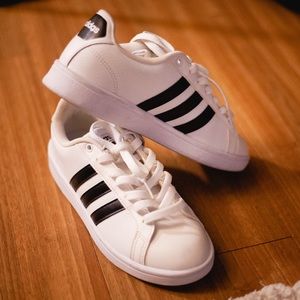 Adidas Cloudfoam | Ortholite Float white sneakers.